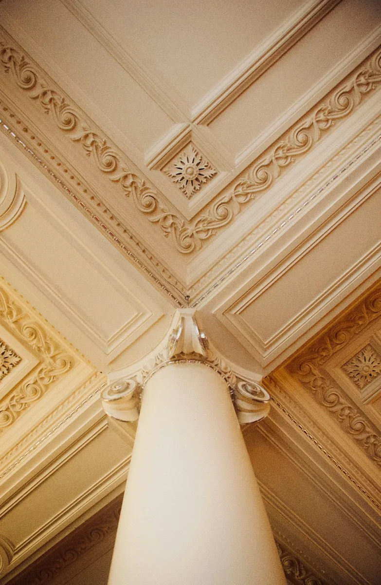 Interior inspiration: A classic ceiling ornament in detail