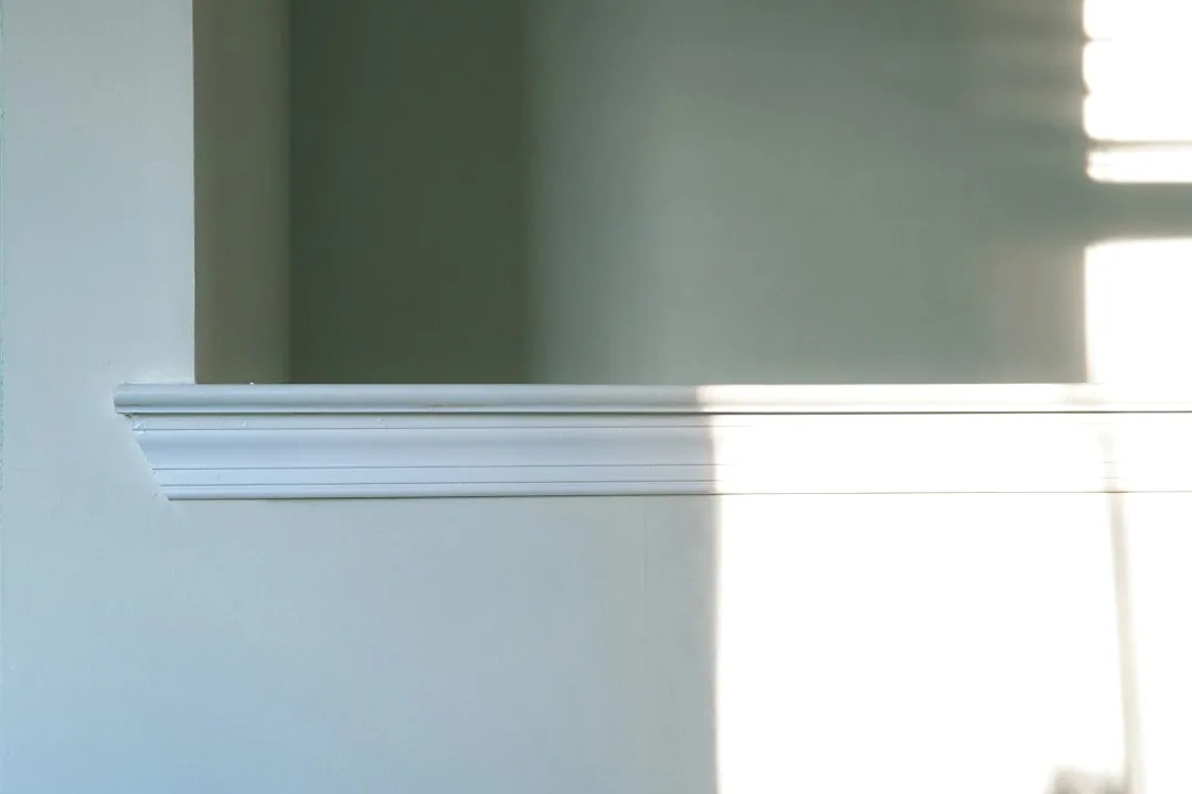Interior inspiration: A horizontal decorative frame on a light wall
