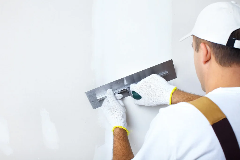 Een wand egaliseren